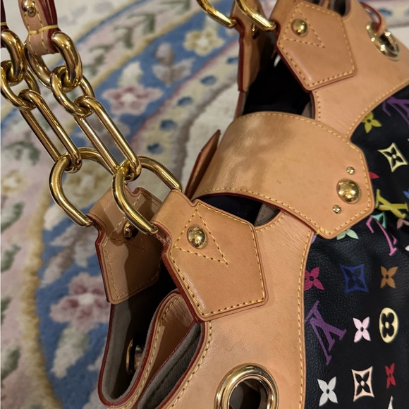 Louis Vuitton Monogram Ursula - Picture 9 of 11
